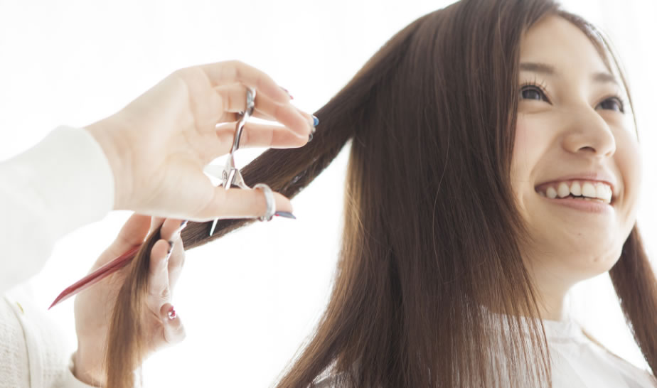 カットしてる写真